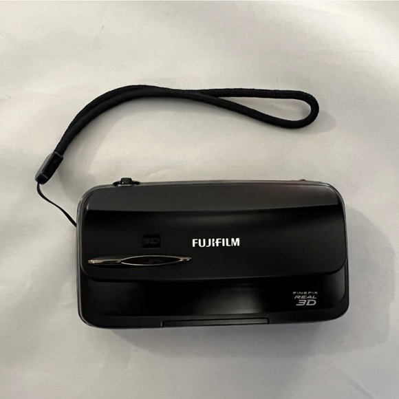 MINT CONDITION Fujifilm FinePix REAL 3D W3 10.0MP Digital Camera - Picture 3 of 6